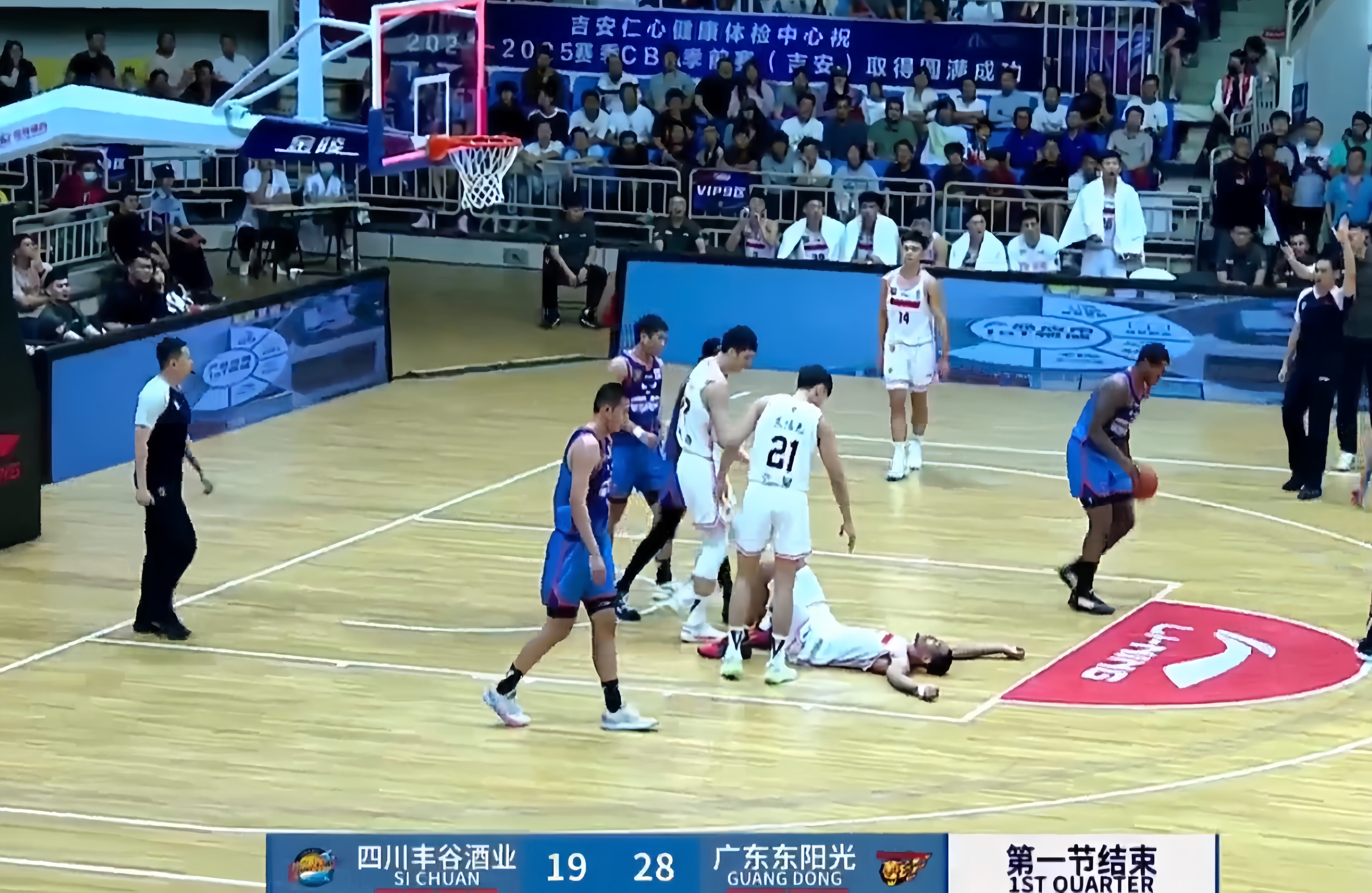 射手榜_广东宏远CBA战胜福建男篮胡明轩关键得分(广东宏远篮球俱乐部胡明轩)